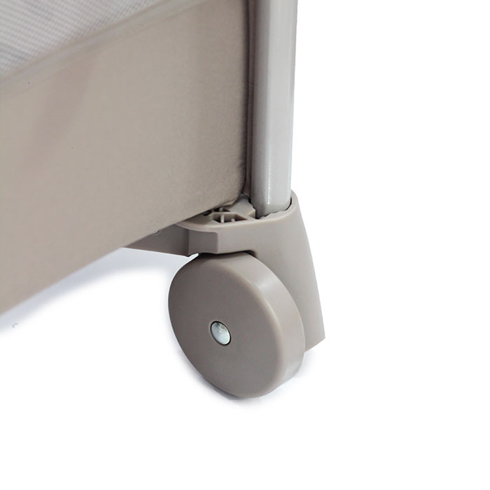 تخت کنار مادر جویی